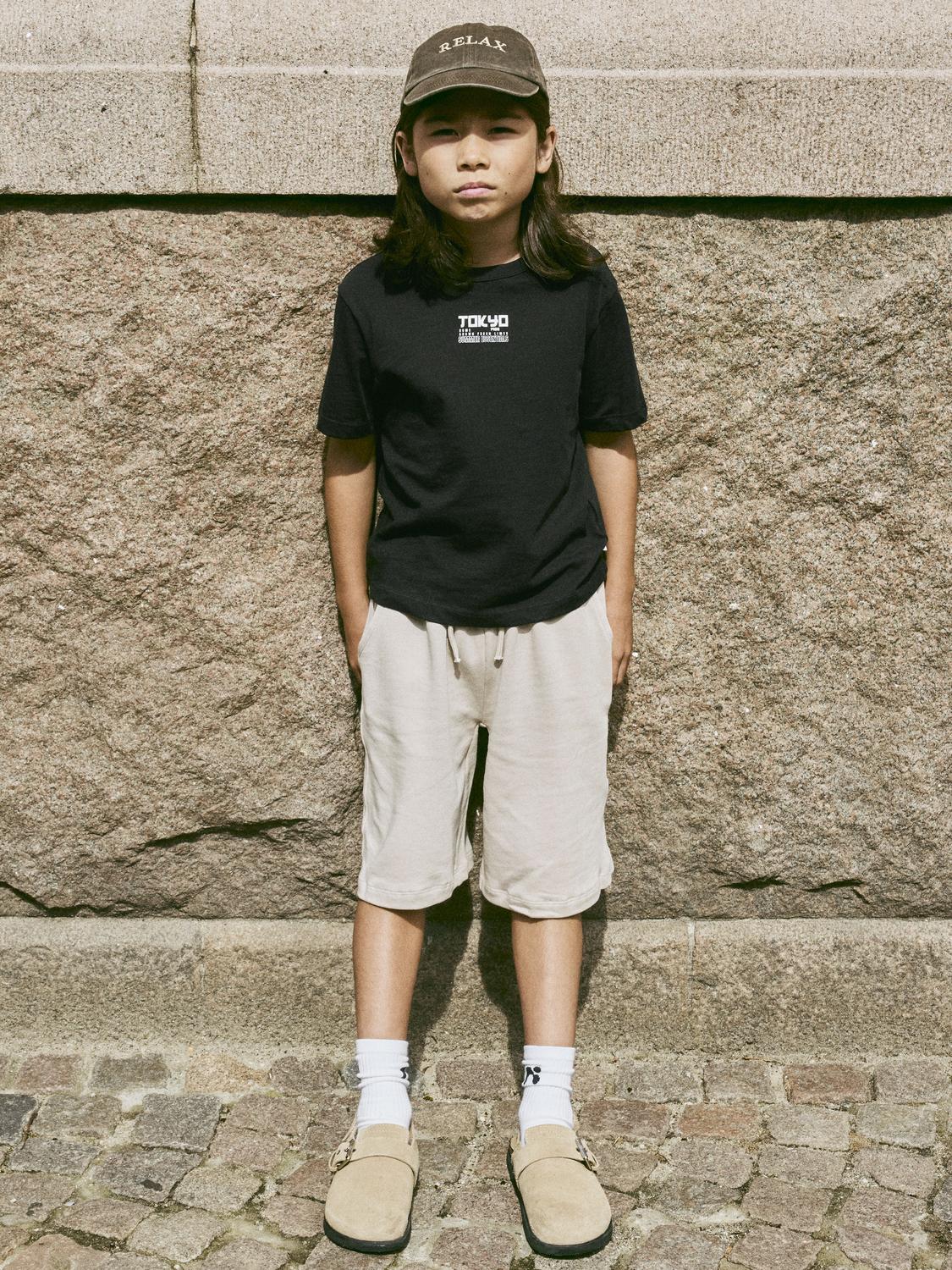 model_shot-creative